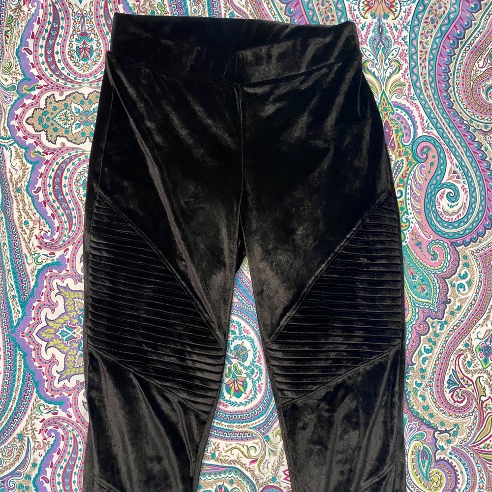 BEBE black velvet cropped skinny pants